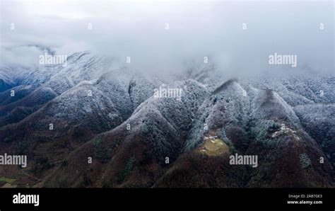 Daba mountain china hi-res stock photography and images - Alamy