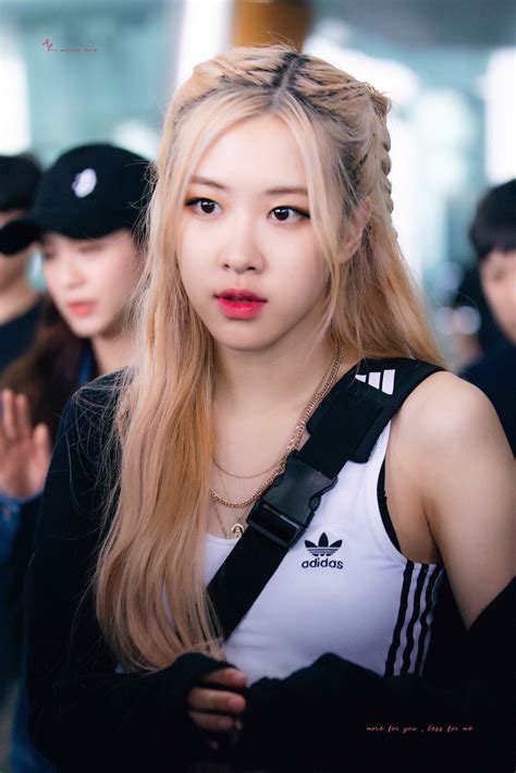 190715 ICN 🌹💜 Cr. Allurloverose #BLACKPINK #로제 #블랙핑크 #Rosé⁠ | Hairstyle, Blackpink rose, Rose hair