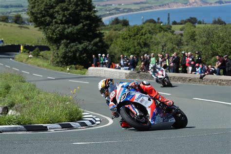 Isle Of Man TT: Superstock TT Race Report - Roadracing World Magazine ...