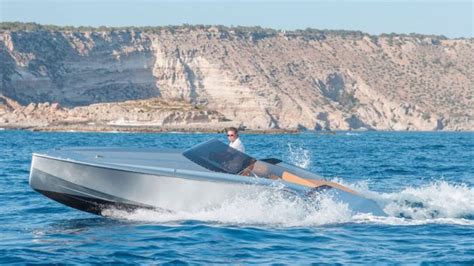 Best speed boats: 6 thrilling options from muscleboats to electric boats