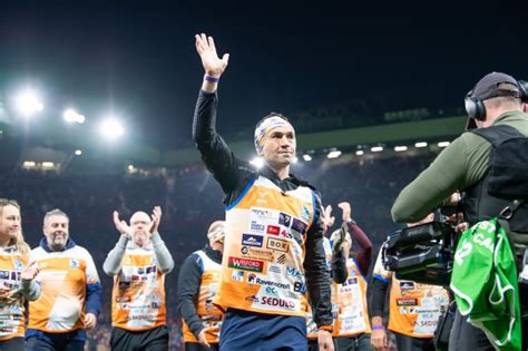 Kevin Sinfield urges Government to come good on MND cash after ...