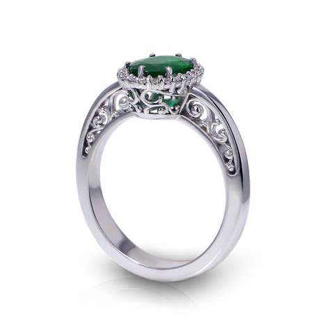 Oval Emerald Halo Ring - Jewelry Designs