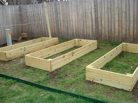 25+ DIY Raised Garden Bed Plans That Are Simple And Cheap To Build | Huerta casa, Jardín de hierbas