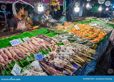 Street Food Seller Selling Seafood in the Night Market in Pattaya ...