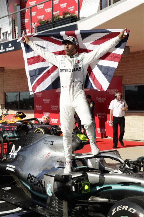 Lewis Hamilton wins sixth F1 world championship at United States Grand Prix - Esquire Middle East