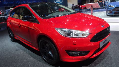 Ford Focus Red - amazing photo gallery, some information and specifications, as well as users ...