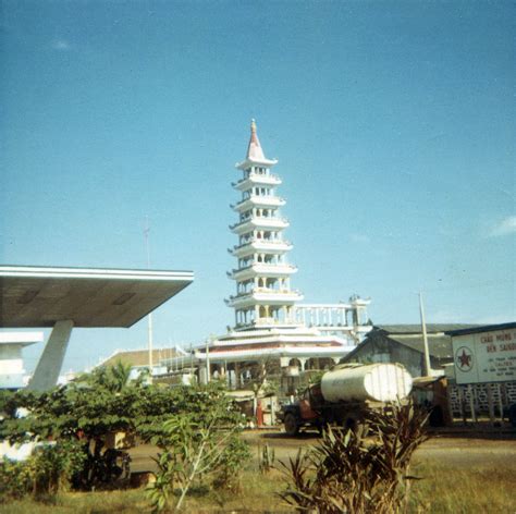 Saigon 1969 - Chùa Hòa Đồng Tôn Giáo - Photo by Bob Lee | Flickr