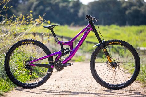 Santa Cruz V10 Chromed Purple - Ivan Jimenez's Bike Check - Vital MTB