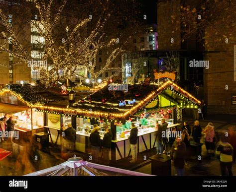 Christmas market stall at the Reinoldi church, Dortmund Christmas ...