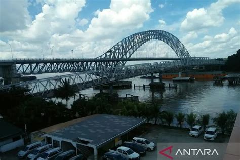 Kronologis Jembatan Mahakam Ditabrak Kapal, Braaakk! - GenPI.co KALTIM