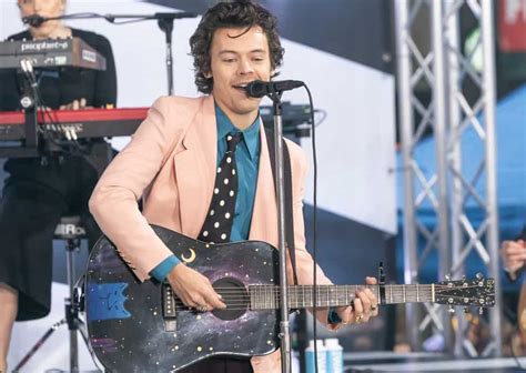 What Guitar Does Harry Styles Play? | InstrumentGuys