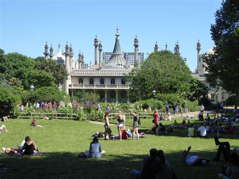 Royal Pavilion Gardens, Brighton © Robin Webster cc-by-sa/2.0 :: Geograph Britain and Ireland