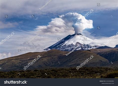 Cotopaxi Volcano Eruption Water Vapors Seen Stock Photo 2231902061 | Shutterstock