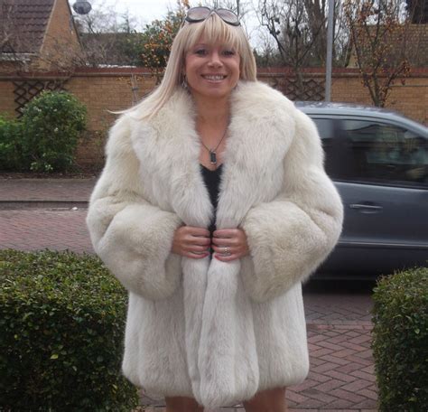 white fox fur jacket Fur Fashion, Fashion Photo, Fox Fur Jacket, White ...