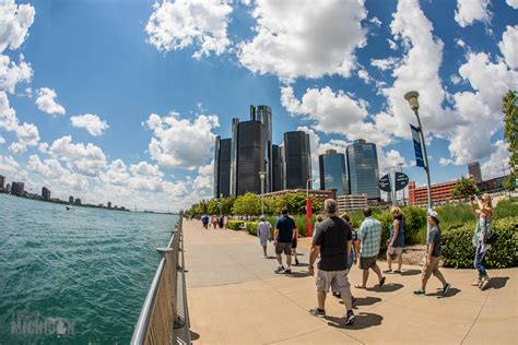 Detroit Riverwalk – Life In Michigan