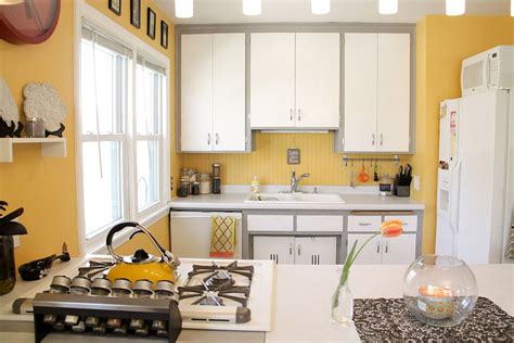 11 Trendy Ideas That Bring Gray and Yellow to the Kitchen