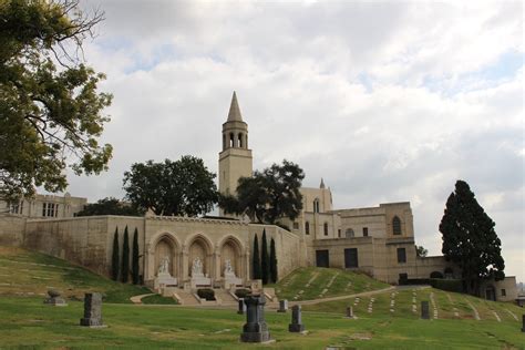 Forest Lawn Memorial Gardens Cemetery – Beautiful Flower Arrangements and Flower Gardens