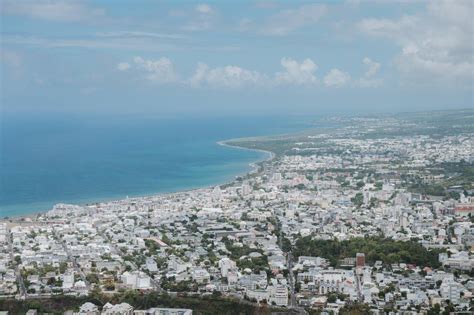 Hiking Belvédère du Cap Bernard in Saint-Dennis, Réunion | Jana Meerman