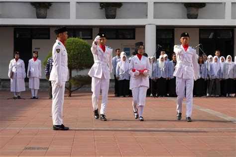 Pentingnya Upacara Bendera - Redaksiana