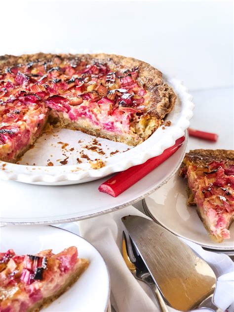 Easy Rhubarb Custard Pie - Hummingbird Thyme