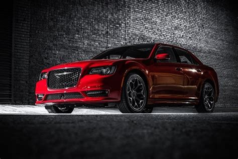 Chrysler Screwed Up the 300 Sedan, and Now It's Dead | Web2Carz