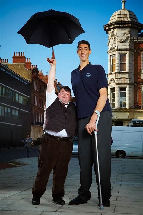 The science behind the tallest man in the world, longest fingernails ...