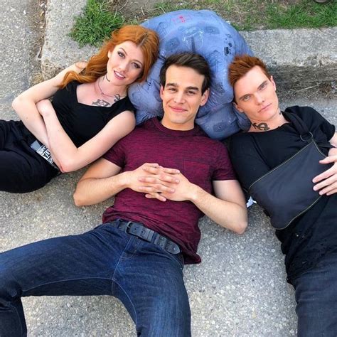 clary, simon e Jonathan | Shadowhunters, Shadowhunters actors, Shadowhunters series