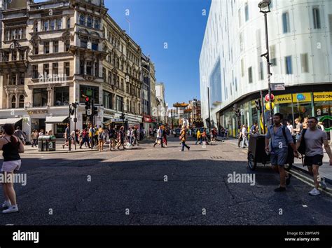 Chinatown gate in London, England, UK Stock Photo - Alamy