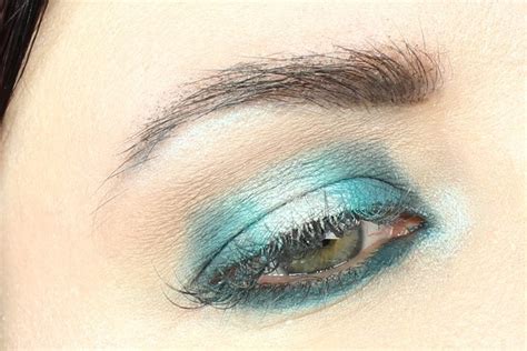 Hooded Eyes Teal Blue Halo Eye Makeup Tutorial with Makeup Geek