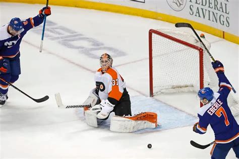 Late goal sinks Flyers in 5-3 loss to New York Islanders