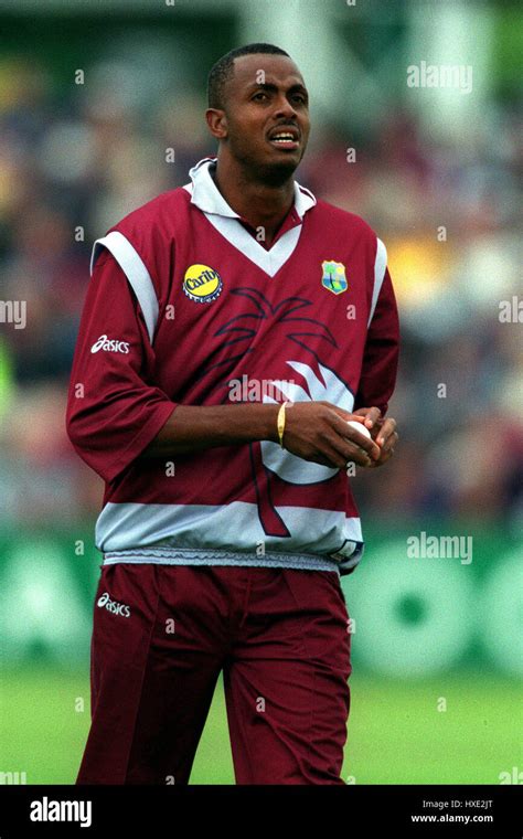 COURTNEY WALSH WEST INDIES 30 May 1999 Stock Photo - Alamy