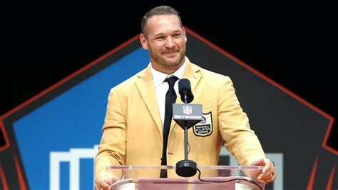 Brian Urlacher sues hair transplant company