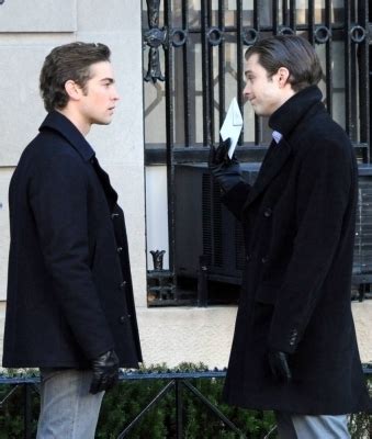 On set of Gossip Girl - Sebastian Stan foto (15323419) - fanpop