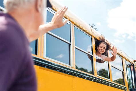 4 Reasons to Let You Child Take the School Bus | LWLC