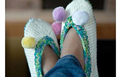 Knit Playful Pom Pom Slippers