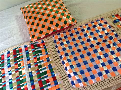 Cojines y tendidos Fabric Strips, Woven Fabric, Paper Weaving, Fabric Weaving, Canadian Smocking ...