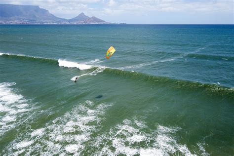 KiteWorldWide Kitesurfing in Cape Town and Kitespots in South Africa