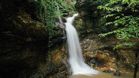 Hike the Lost Valley Trail | Buffalo Outdoor Center