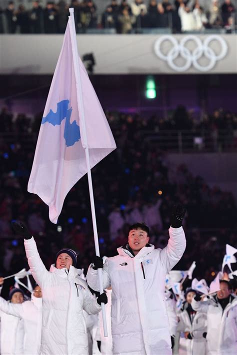 2 Koreas Make History Marching Under Unified Flag In Olympics Opener | HuffPost Latest News