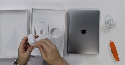 Unboxing the new MacBook Air - Video - CNET