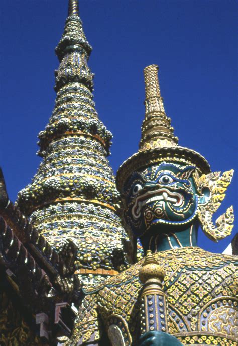 Thai Buddhist Temple Art, Artifacts, and Architecture - WanderWisdom