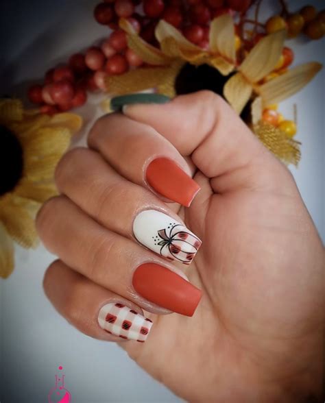 30+ Fab Orange Nails For Fall 2020 - The Glossychic