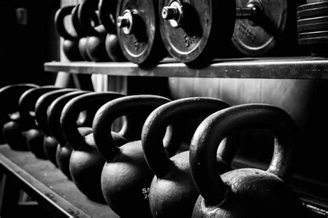 Dumbbells or Kettlebells? | Effective Training & Higher Muscle Gains