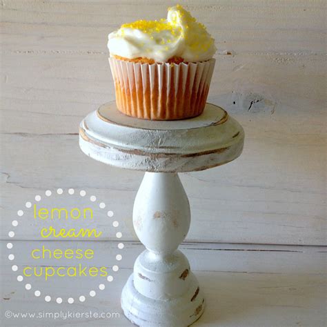 Lemon Cream Cheese Cupcakes | simplykierste.com