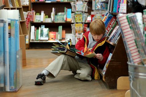 File:Child reading at Brookline Booksmith.jpg - Wikimedia Commons
