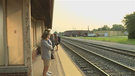 Amtrak resumes full service for three Illinois passenger routes | wqad.com