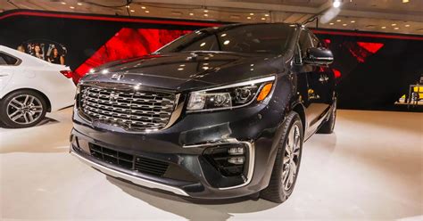 2019 Kia Sedona gets a fresh face and better tech - CNET