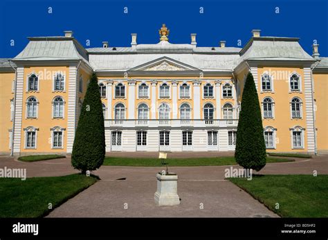 Summer palace of peter the great hi-res stock photography and images - Alamy