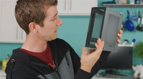 Our Smallest Gaming PC Build EVER! – Linus Tech Tips