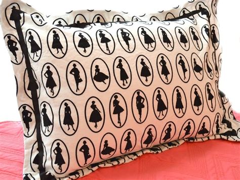 Free Pillow Sham Pattern - Organized 31